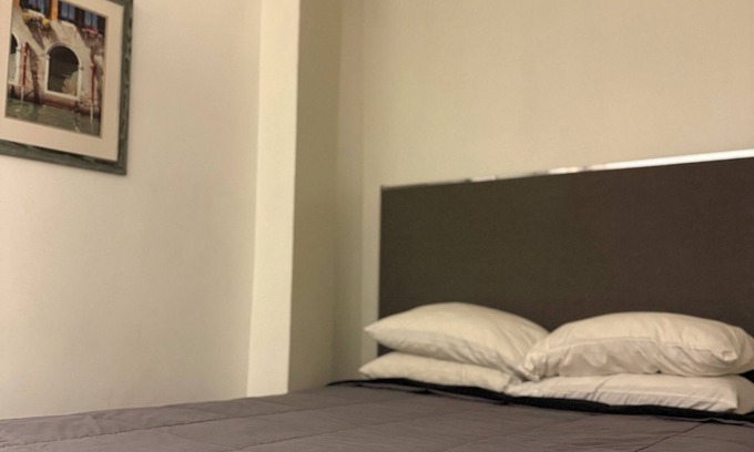 St. Lawrence Apartment | Deluxe Queen Suite, Private Bathroom & Kitchenette