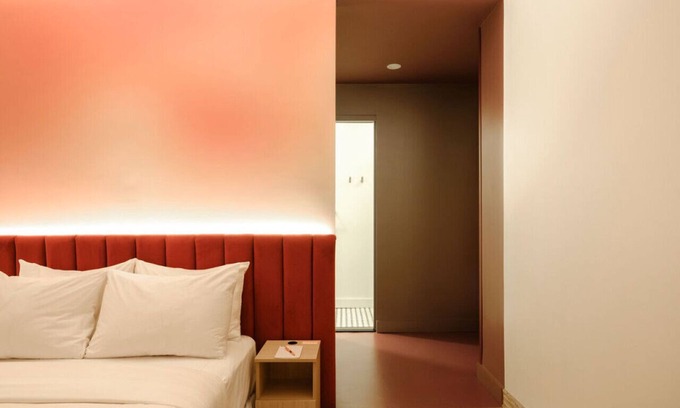 Saint-Roch Hotel | Deluxe Room 1 – Rose Hôtel Invisible