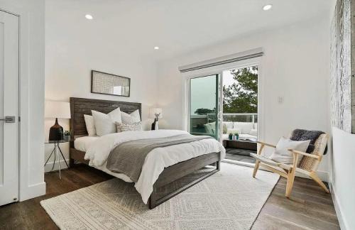 Parkside House | Deluxe Room with Private Bathroom & Fast WiFi