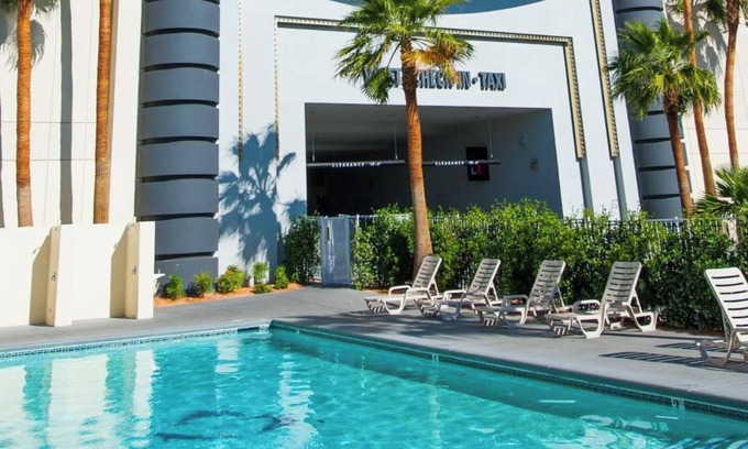 Downtown Las Vegas Hotel | Deluxe Two Queen Room at The D Las Vegas