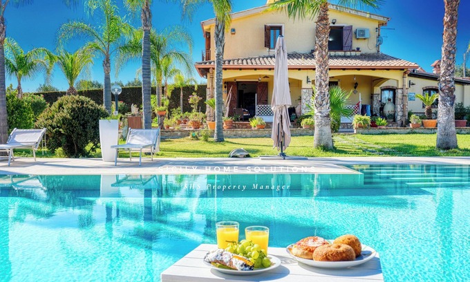 Partinico Villa | Deluxe Villa with Salata Pool Large Green Spaces By Sicily Home Solutions