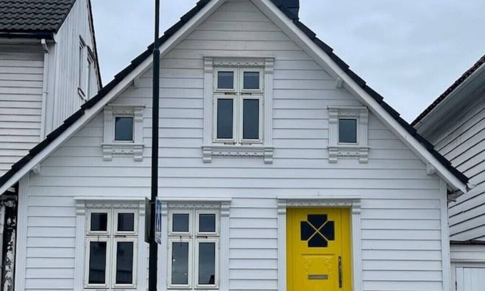 Stavanger House | Den Gule Døren