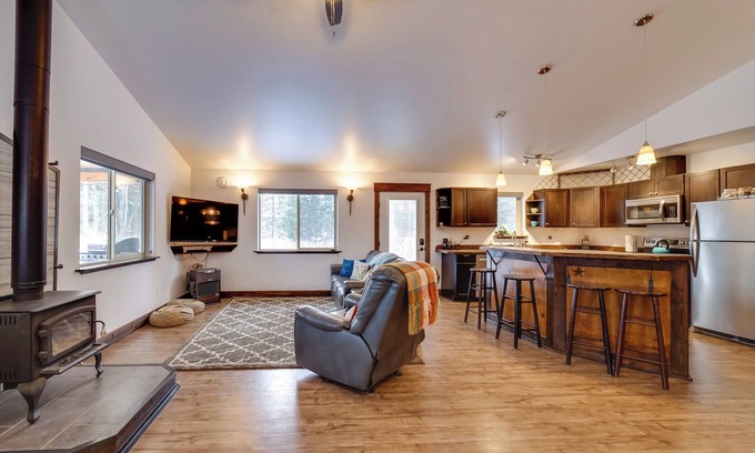 Talkeetna House | Denali Basecamp: Cozy Talkeetna Chalet w/Fire Pit