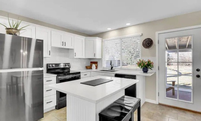 Northwest Arvada House | Denver 3bed/2 bath with spacious backyard