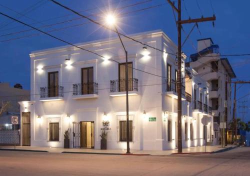 Esterito Apartment | Departamentos & Villa Monarka, 1 Block from Malecon!