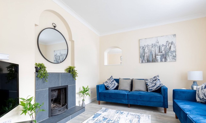 Londonderry House | Derry City, Northern Ireland - Varden House, 7 Guests - Derry (Tourists, Contractors, Relocation)