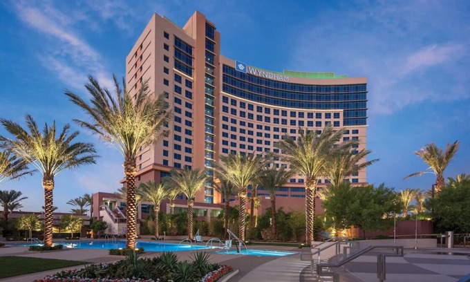 Las Vegas Resort | Desert Blue 2 Bedroom Presidential! 1 Mile From the Strip!