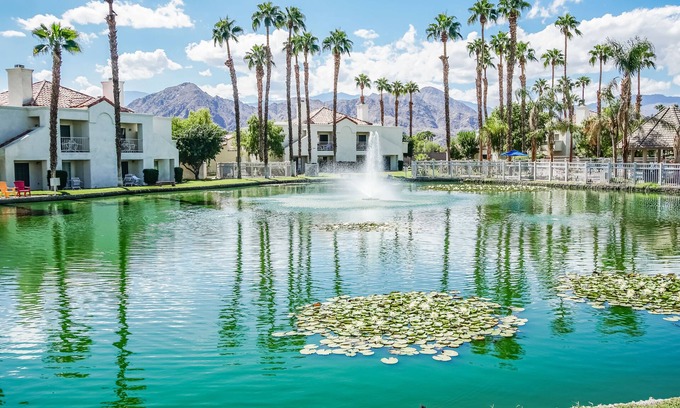 Palm Desert Apartment | Desert Breezes Resort