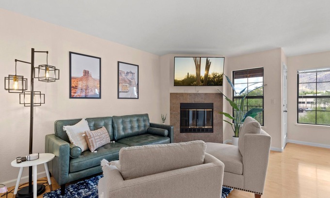 Tucson Condo | Desert Hideaway - Modern 2 Bdr w/Mountain Views, Pool, & Hot Tub