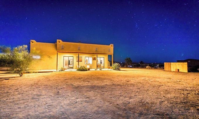 Joshua Tree Villa | Desert Villa w/ Stunning Night Sky Views & Game Room