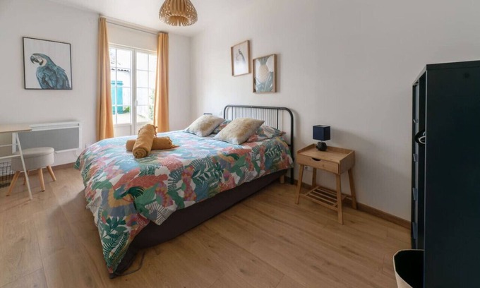 Champ-Capelet Apartment | Design apartment, 5' center, free pkg