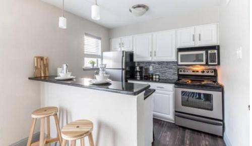 North Dallas Apartment | Designed to Relax-NO PARTIES ALLOWED