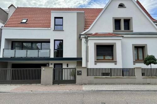 Eckbolsheim Apartment | Designer flat with lovely terrace!