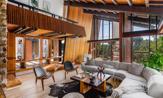 Santa Rosa House | Designer Mid-Century Modern Retreat