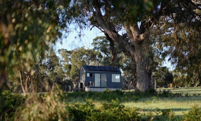 Pipers Creek House | Designer Private Off Grid Cabin with Lake Access - Esti