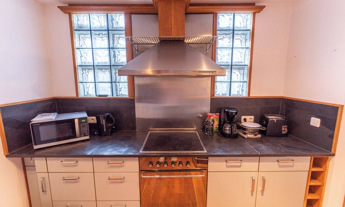 Mainz-Bingen Apartment | Designer Unterkunft in 15. Jahrhundert Altbau 75 m² für Max. 4 Personen