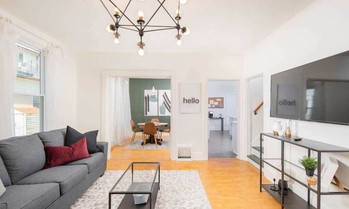 Appleton House | -Destination Downtown - 2 bed, 1 bath