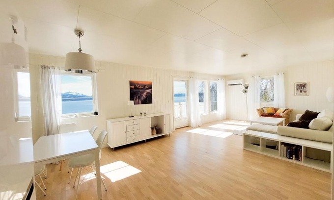 Dyroy Municipality Apartment | Destination Senja - Vangsvik