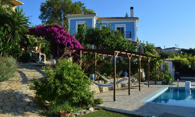 Kypseli Villa | Det'd. Villa, 5 mins to beach, Sea Views, Private Pool, 3 Bedrooms (2 ensuite).