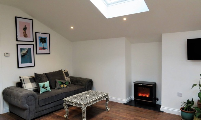 Gloucester Apartment | Detached Apartment with stunning views