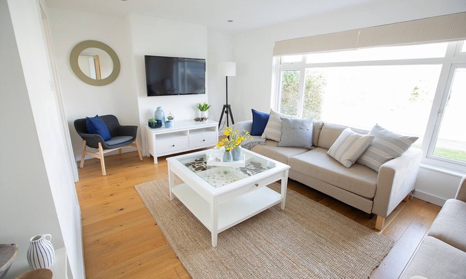 Croyde House | Detached comfortable airy bungalow big sunny garden between beach and village.