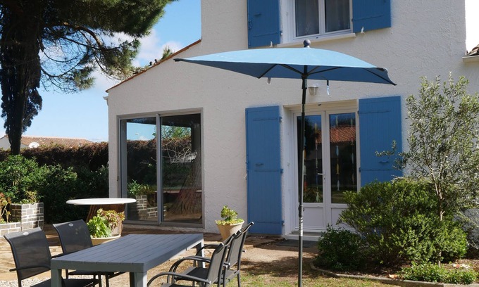 La Cotiniere House | detached house in a quiet shady park near the fishing port