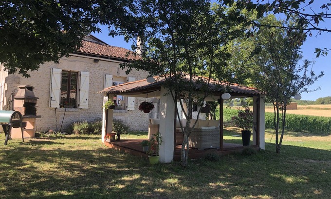 Bellon House | Detached house + private pool mins from Aubeterre