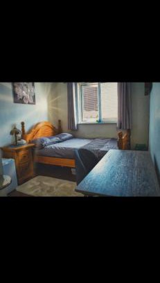 Clydebank House | Detached House with a private en suite room