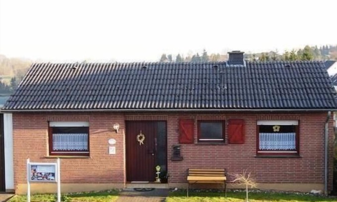 Esch House | Detached house with garden