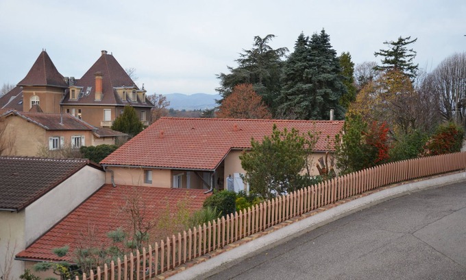 Francheville Le Bas House | Detached T2 apartment in house near the center of LYON