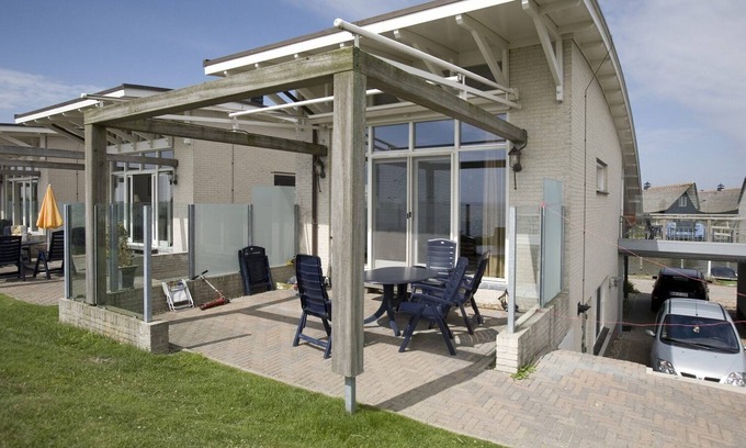 Makkum Cabin | Detached villa on the dike of the IJsselmeer