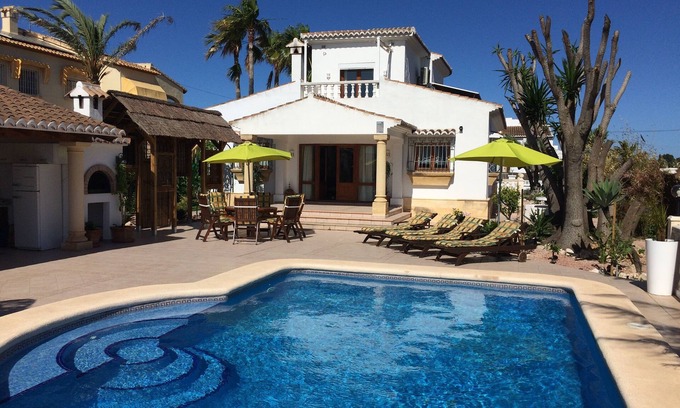 Javea Town Center Villa | Detached Villa, Private Pool. Full Air conditioning in all rooms. Free Wi Fi.