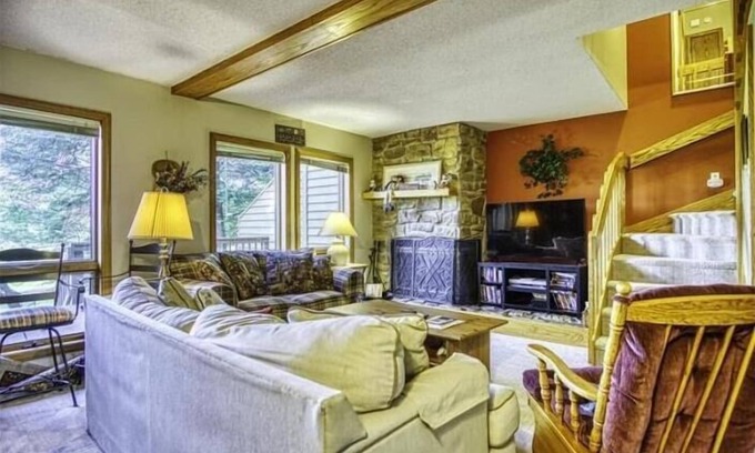 Davis Condo | DF109- Awesome Amenities! Pool!