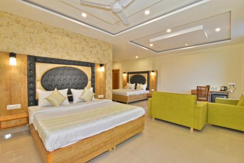 Bhagsu Nag House | Dharamshala Luxury Hotel Pine View- Free Parking-cricket stadium 5 km-Mountain View-Felling like you are stay in 5 Star Hotel