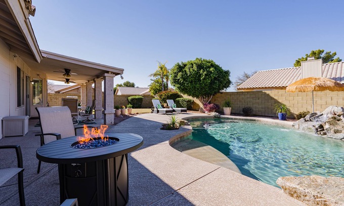 Bell Park House | Diamond in the Desert💎🏝HEATED/COOLED Pool and Spa NO EXTRA CHARGE