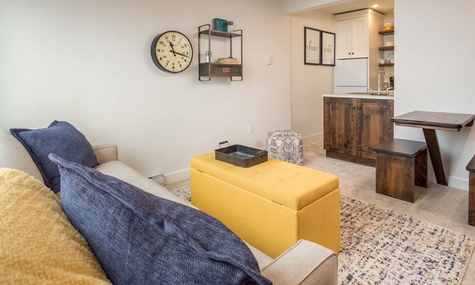 Courtenay House | Dicky Bird Mount Washington Village