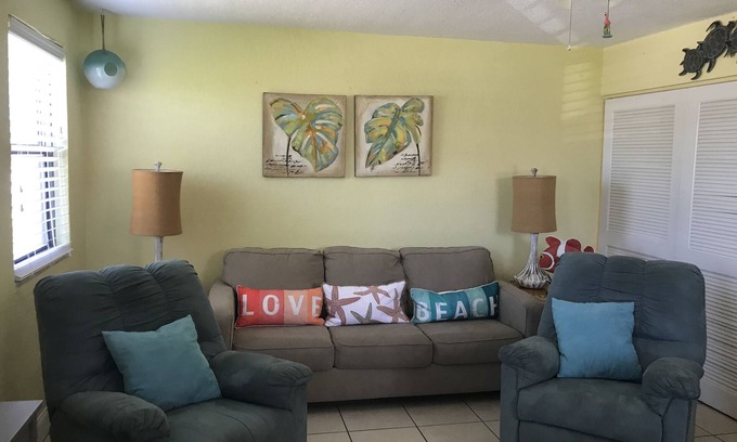 St. Pete Beach Condo | DID NOT FLOOD, ground floor! St. Pete Beach Condo. Gulf view, great location!