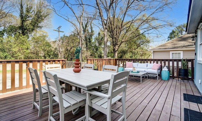 Dilworth House | Dilworth Cottage - Walk to Panthers Stadium and Uptown Attractions! Fire Pit, BBQ, & Pet Friendly!