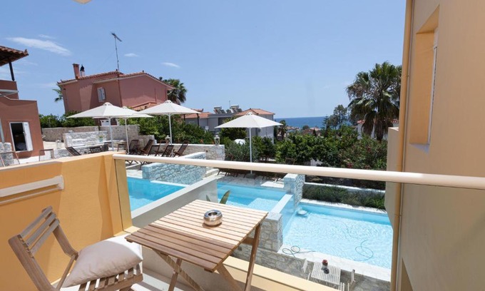 Mavrovouni Hotel | Dimani Suites