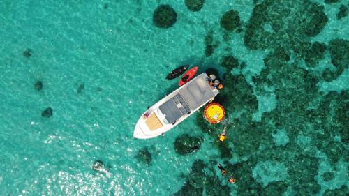 Muscat Boat Rental | Dimaniyat Islands Camping