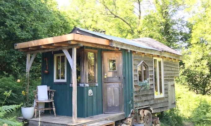 Liverton Cabin | Dingle Glenn secluded woodland Shepherds Hut
