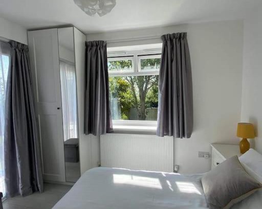Carnon Downs Apartment | Dingley Dell - Superb location for Truro in private accommodation