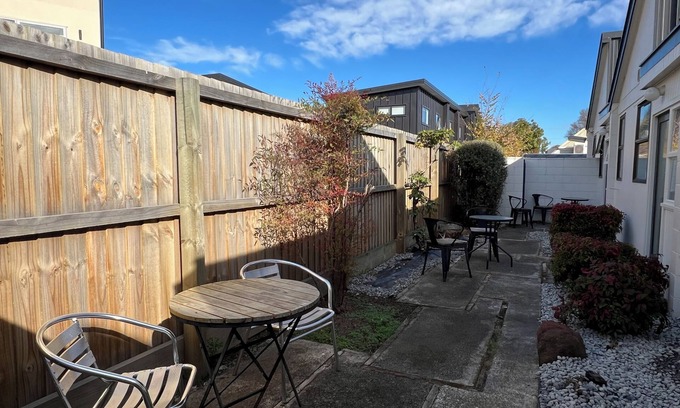 Merivale Hotel | Diplomat Motel