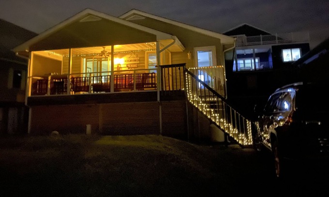 Broadkill Beach Cottage | Direct beach access 2nd house to beach