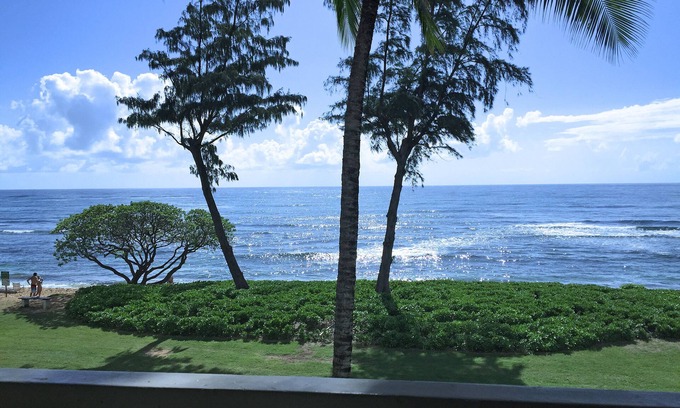 Wailua Condo | Direct Ocean Front, Top Floor Studio Paradise