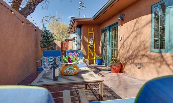 Downtown Santa Fe Condo | Discount for 7 days. Walk to Square! Near many Restaurants/music.Parking.Patio