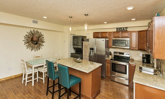 St. Augustine House | Discounted monthly stays, pet friendly, 5 min to town, deck with marsh view