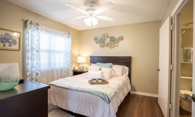 Sawgrass Apartment | Discover Your Perfect Retreat: Cozy Modern 1 Bedroom Apartment Awaits
