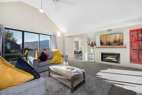 Fernhill House | Distinctive Stylish and Spacious Family Home