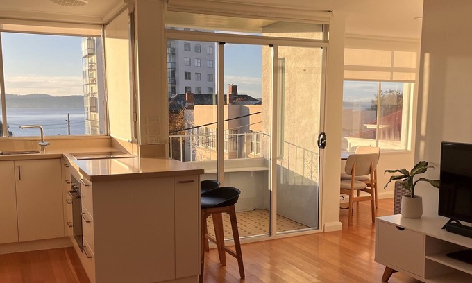 Battery Point Apartment | Django’s by Salamanca - Apartment with Balcony and Sea Views